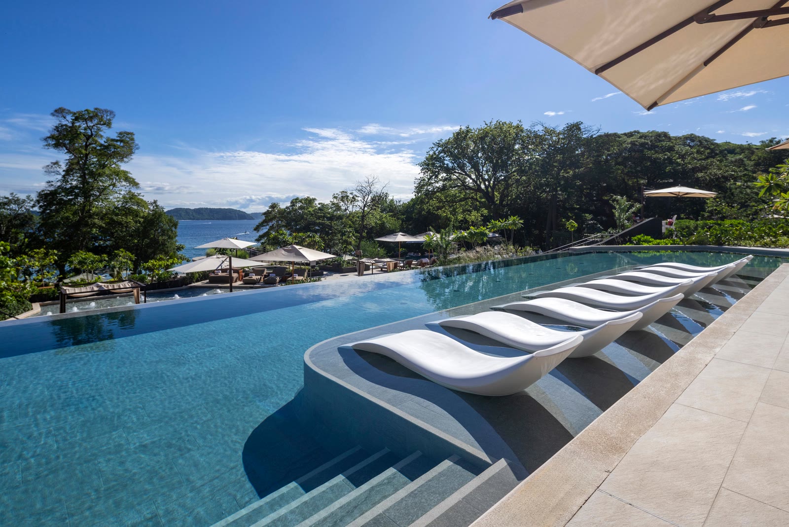 Clifftop pool over the Pacific, Waldorf Astoria Costa Rica