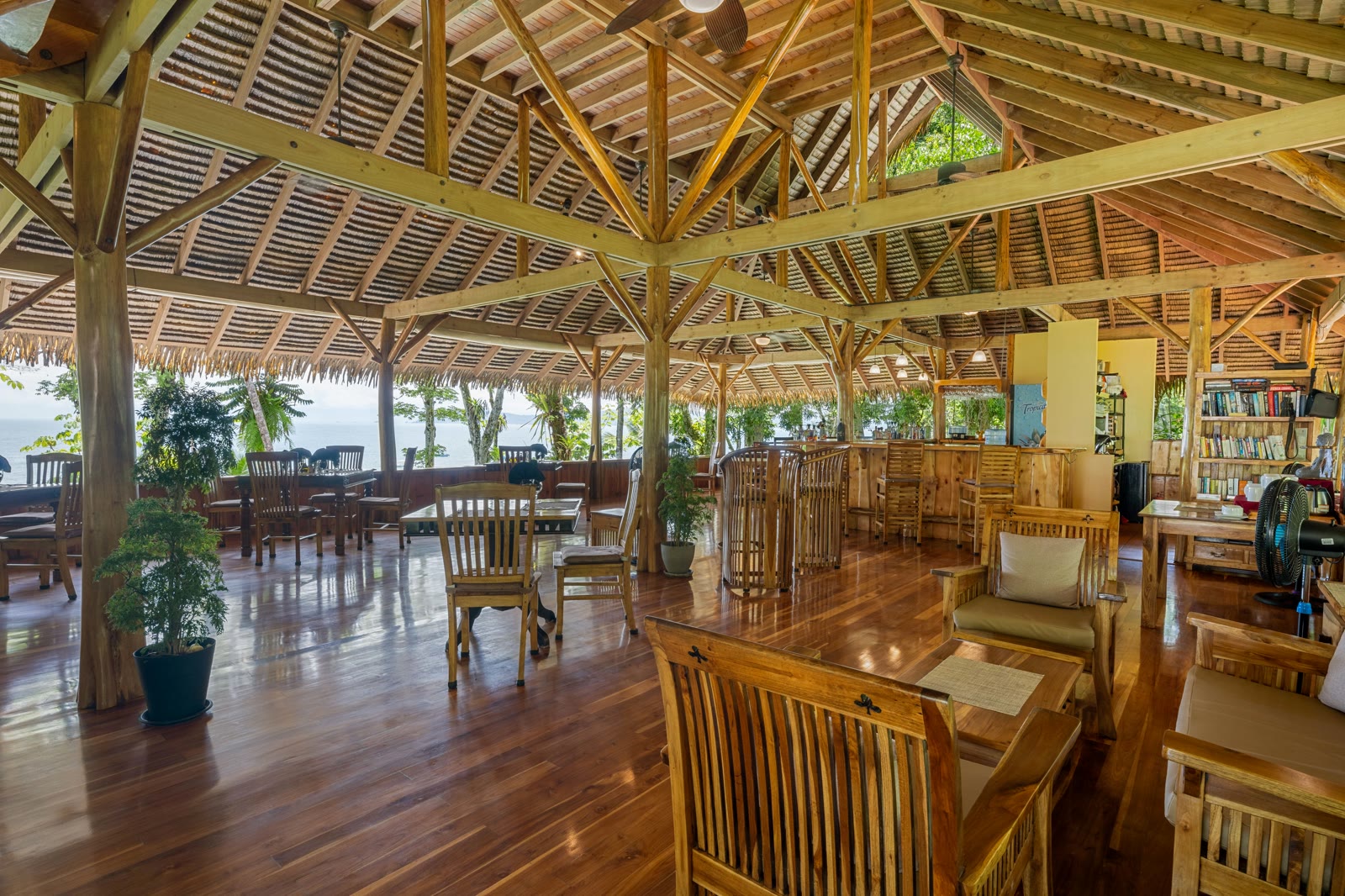 The open-air beachfront restaurant at Copa de Árbol