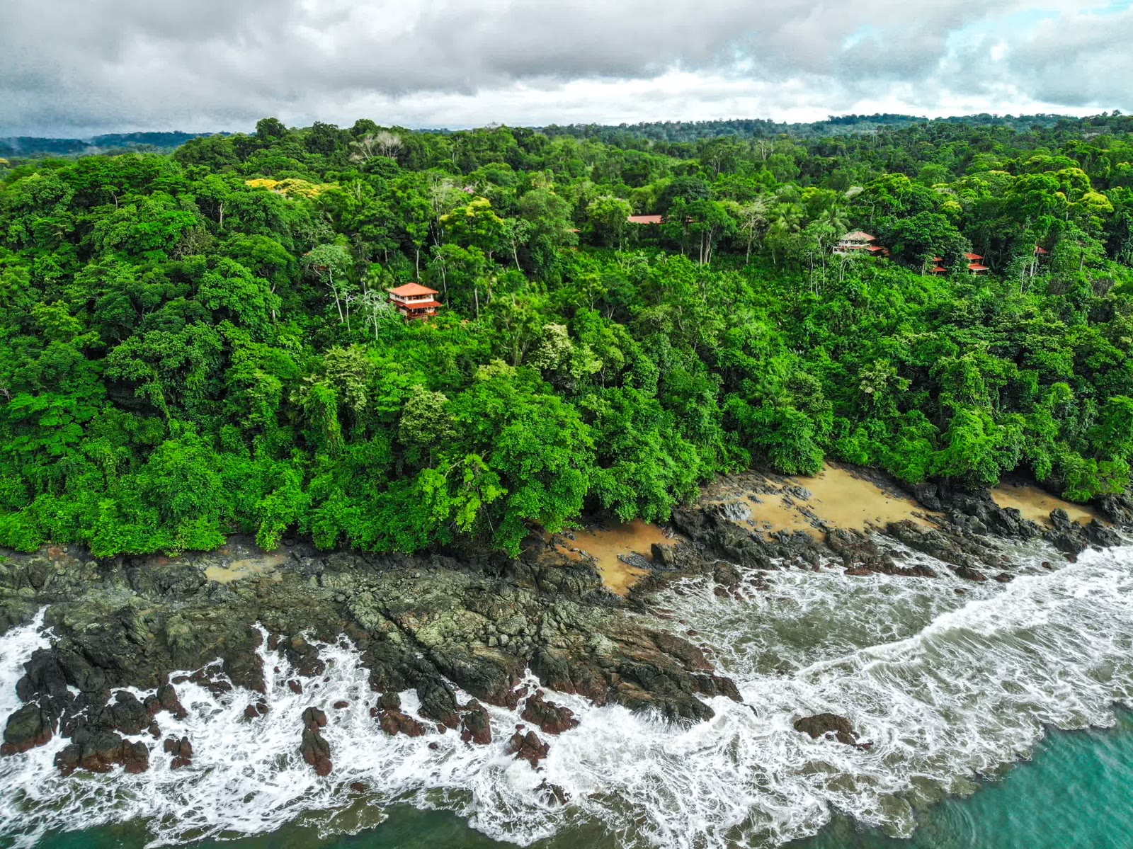 La Paloma Lodge on its jungle headland