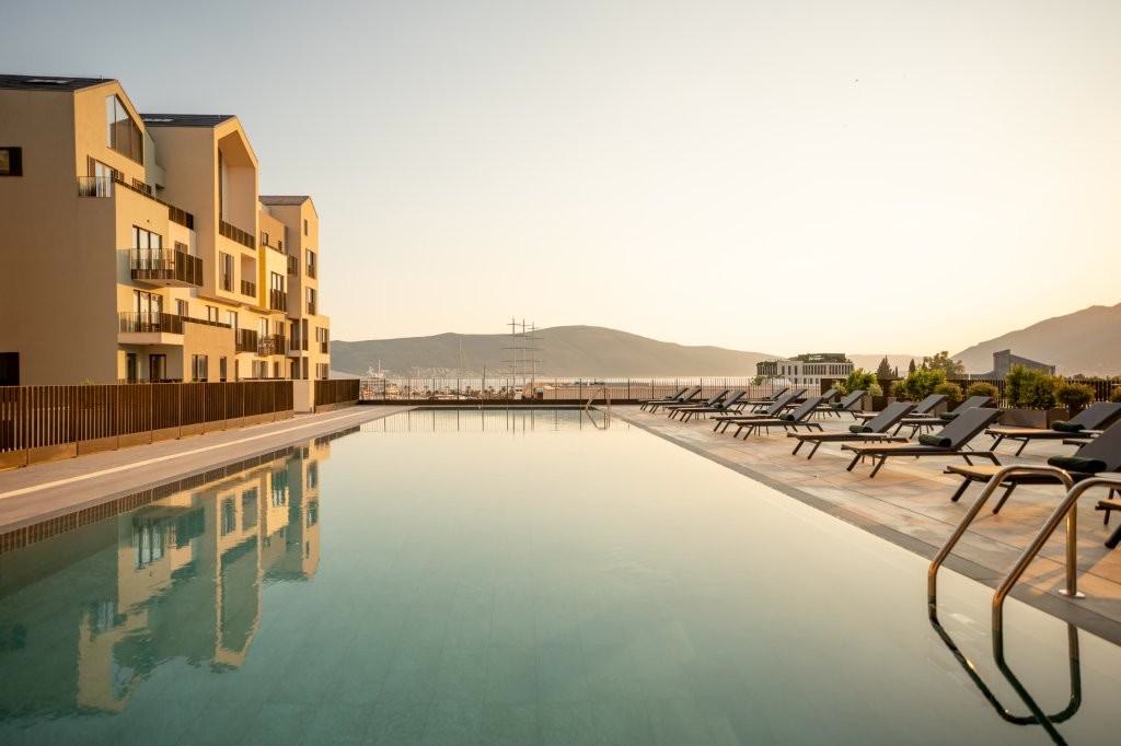 The pool and wellness at SIRO Boka Place