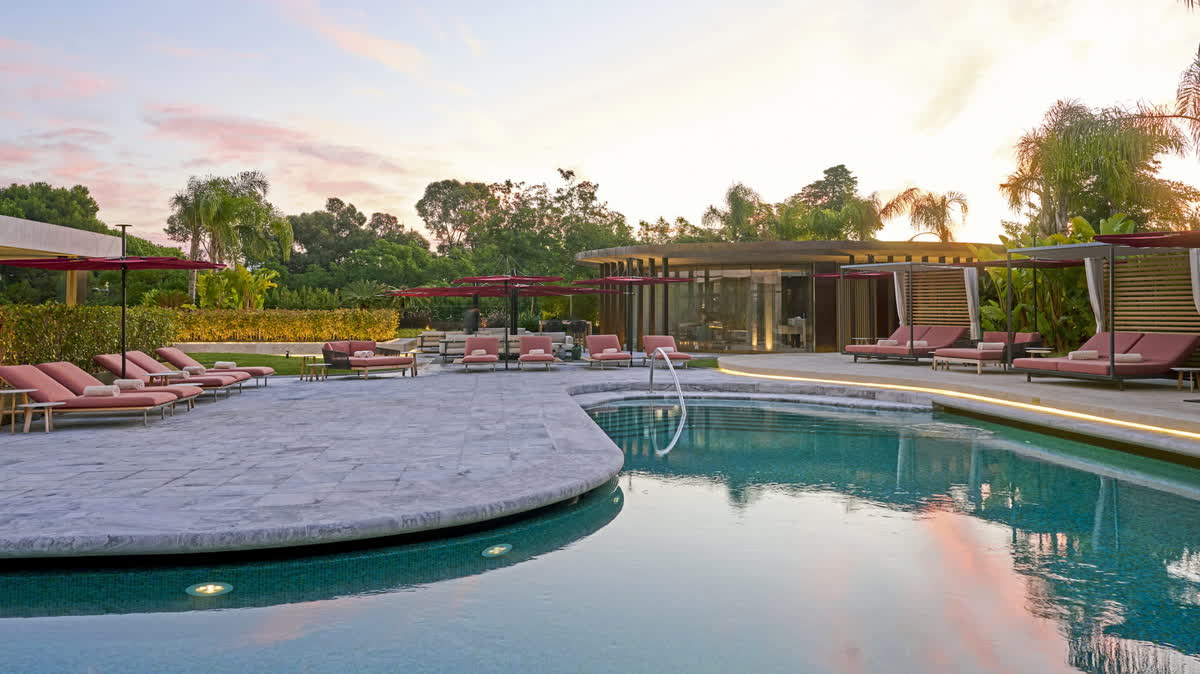 The outdoor pool at dusk at the Four Seasons Ritz Lisbon