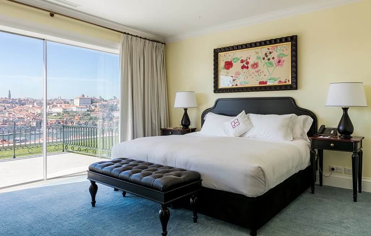 The Artist Suite at The Yeatman with river views, Porto