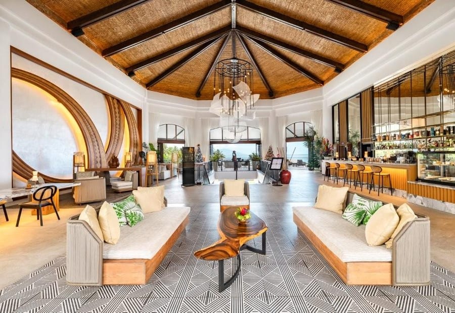 Hilton Tahiti pool deck
