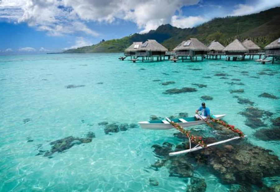 The lagoon and volcanic ridge at Moorea