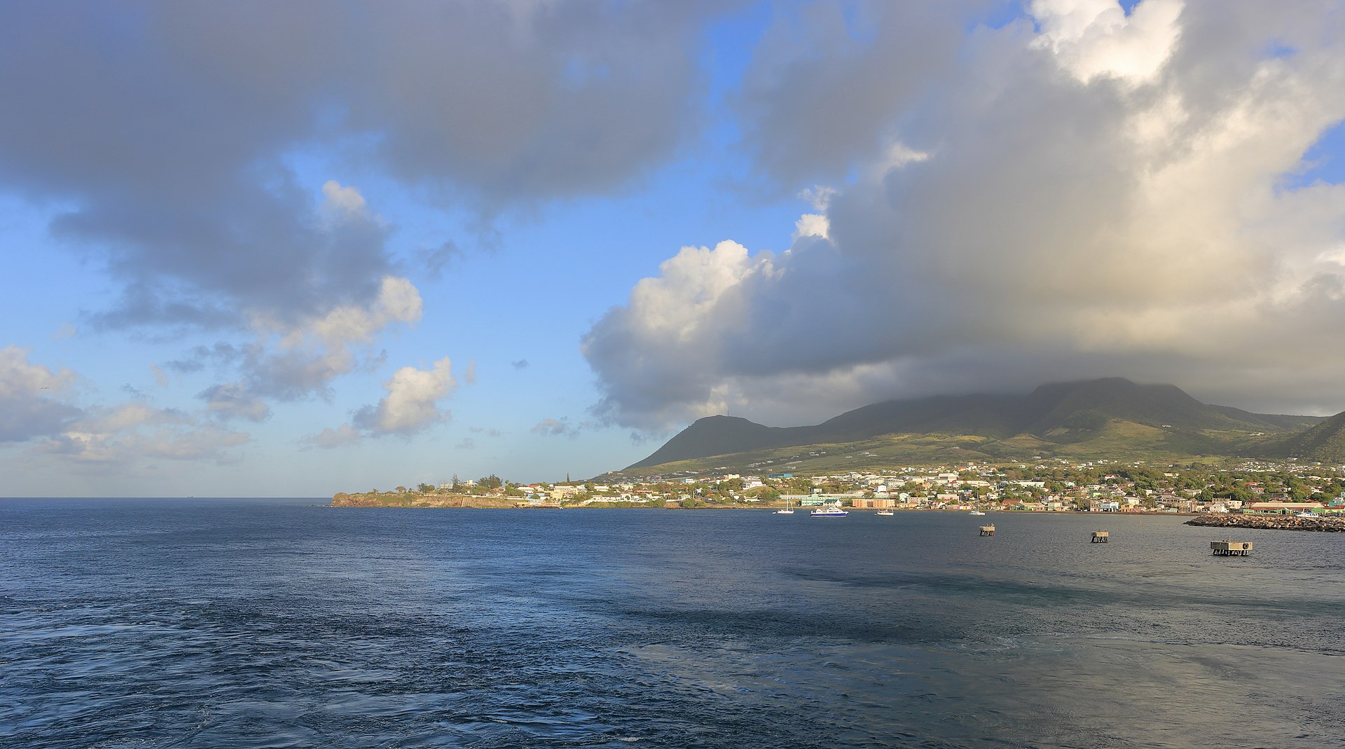 Cades Bay, Nevis