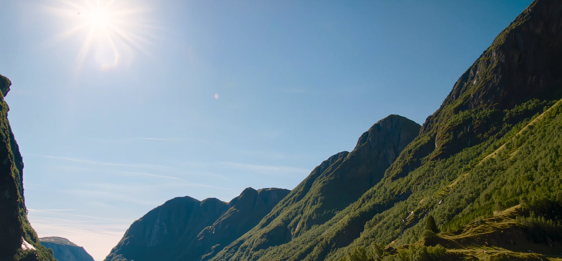 A Journey Through Striking Shorelines & Fjordland Wonders