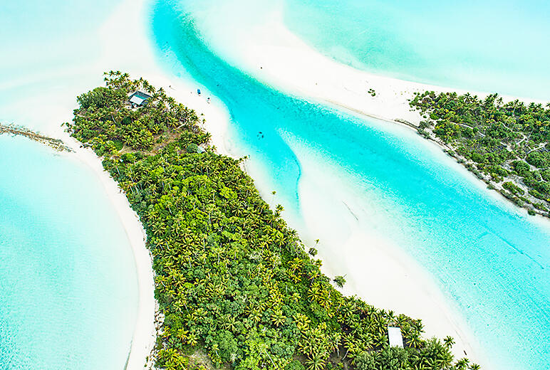 The turquoise lagoon of Aitutaki in the Cook Islands