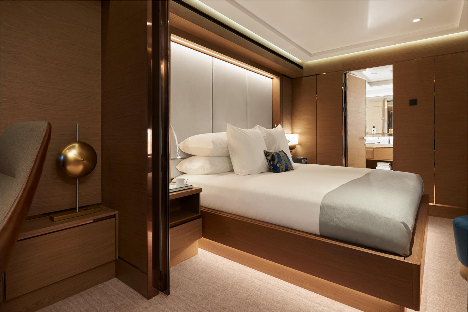 The Signature Suite, Evrima