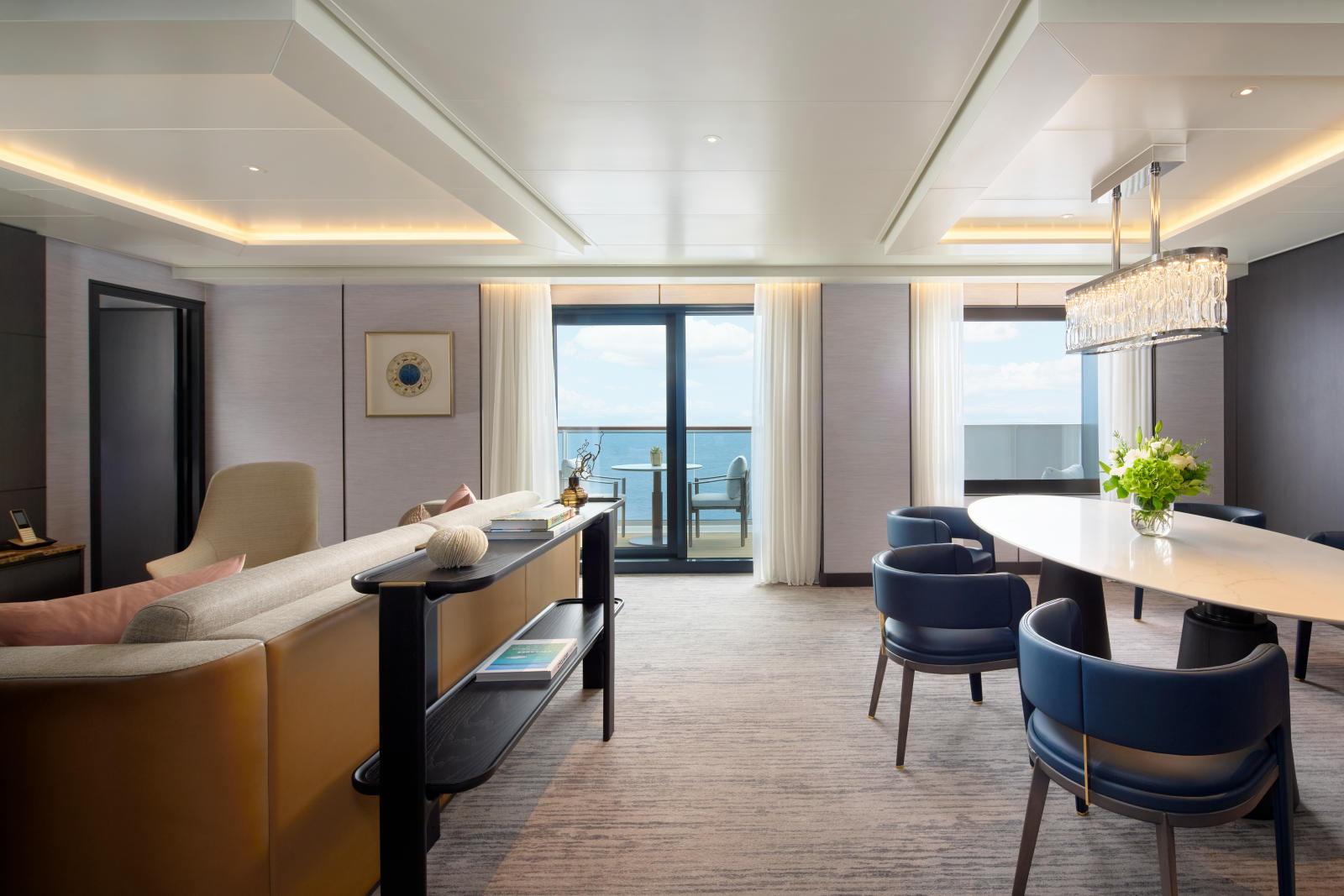 The View Suite, Evrima