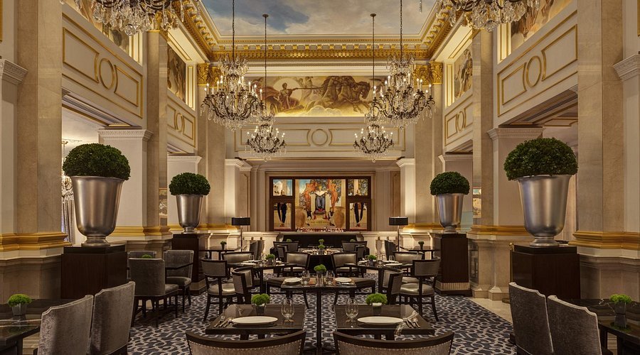 The St. Regis New York, Astor Court with chandeliers and ceiling mural