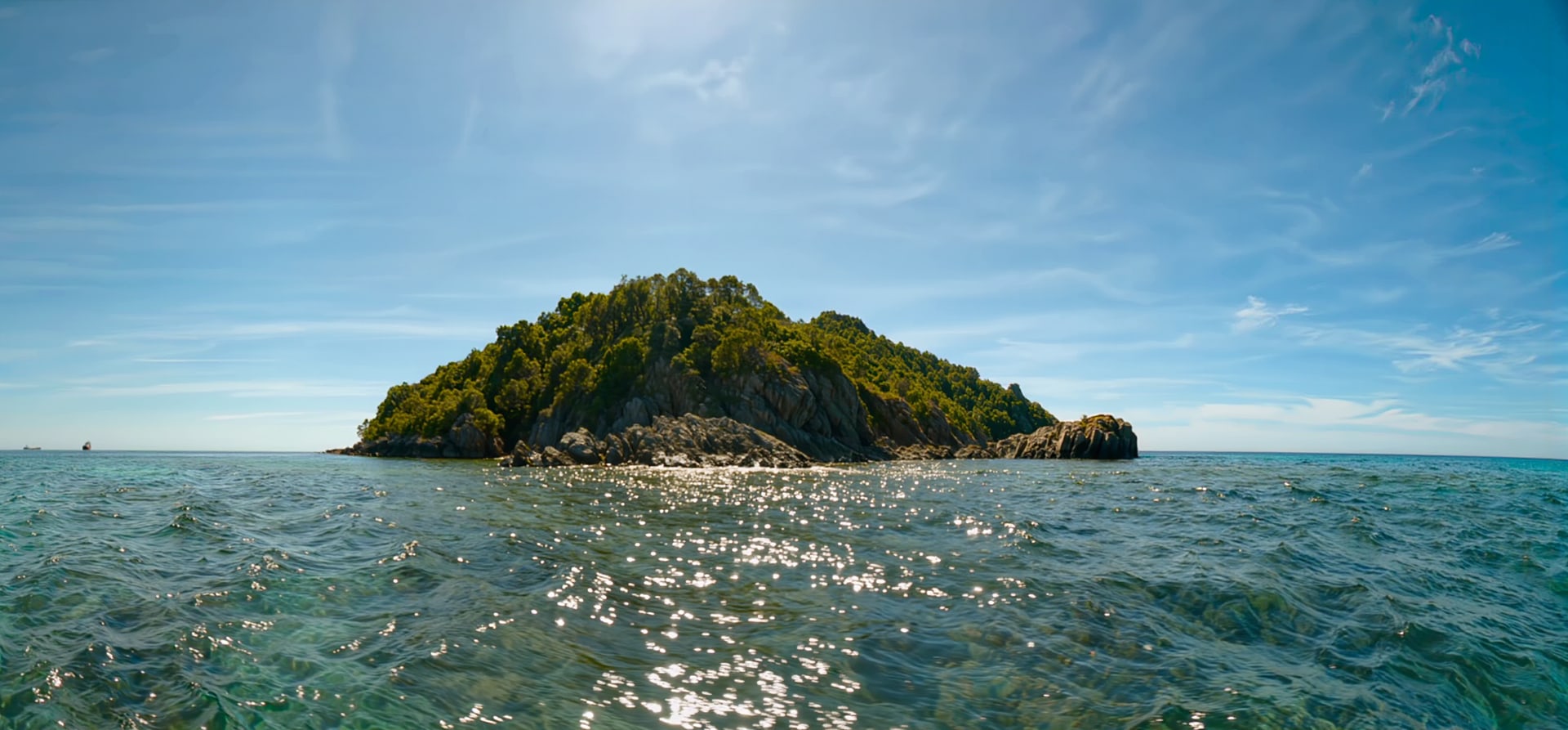 Reverie under sail in the heart of the Lesser Antilles