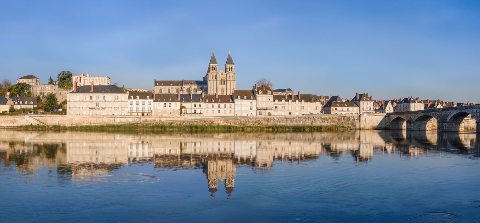 7 Night Essence Of Burgundy & Provence (Smithsonian Journeys)