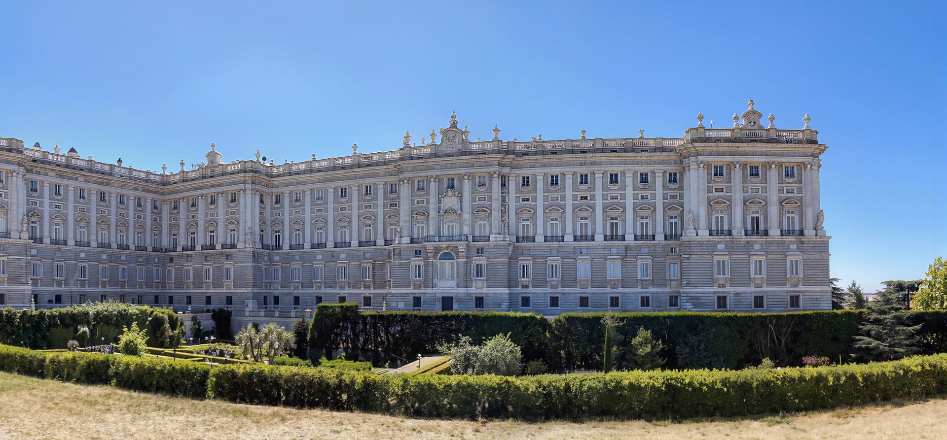 Beautiful Bordeaux & Unforgettable Douro with Madrid