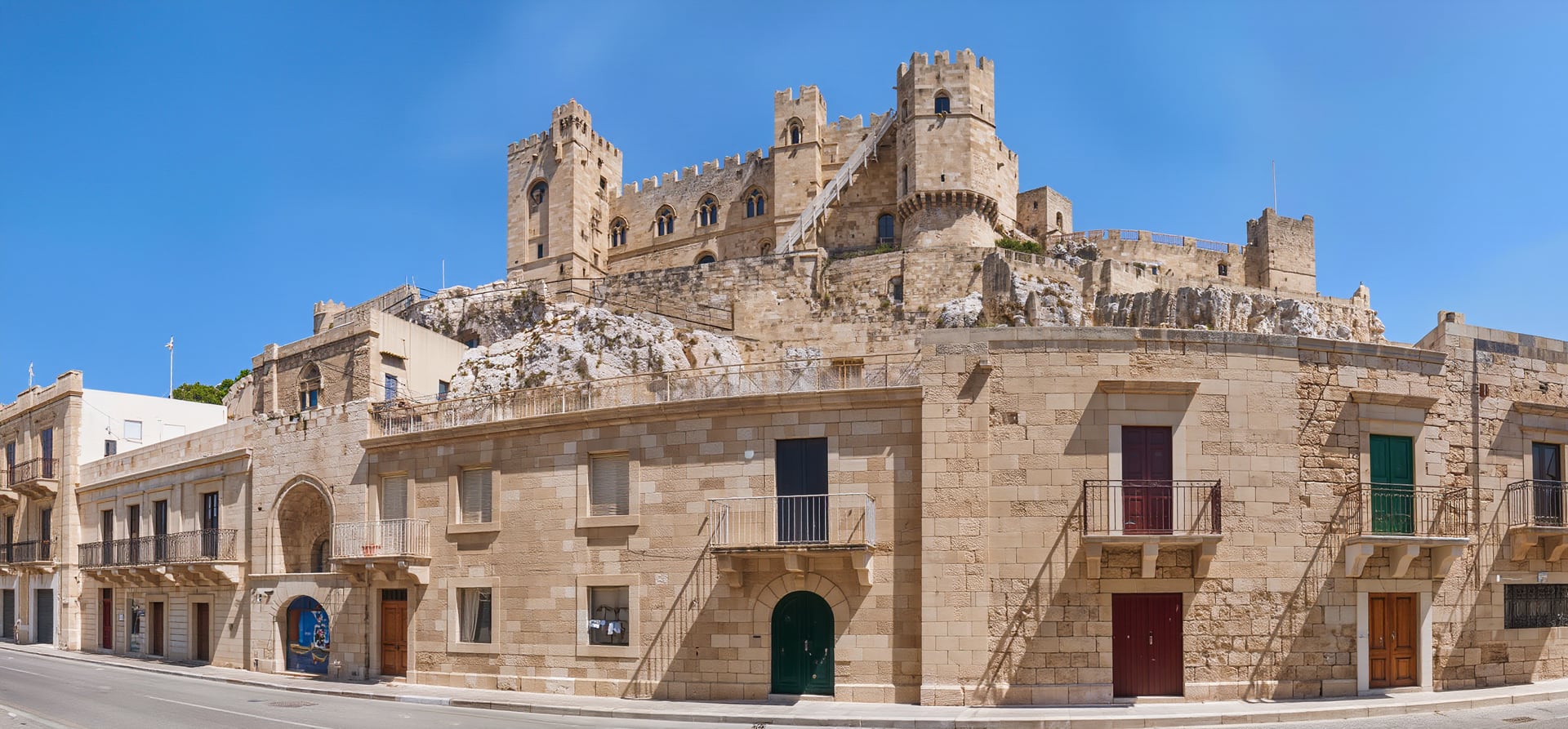 A Grand Journey Of Enchanting Cityscapes & Medieval Treasures