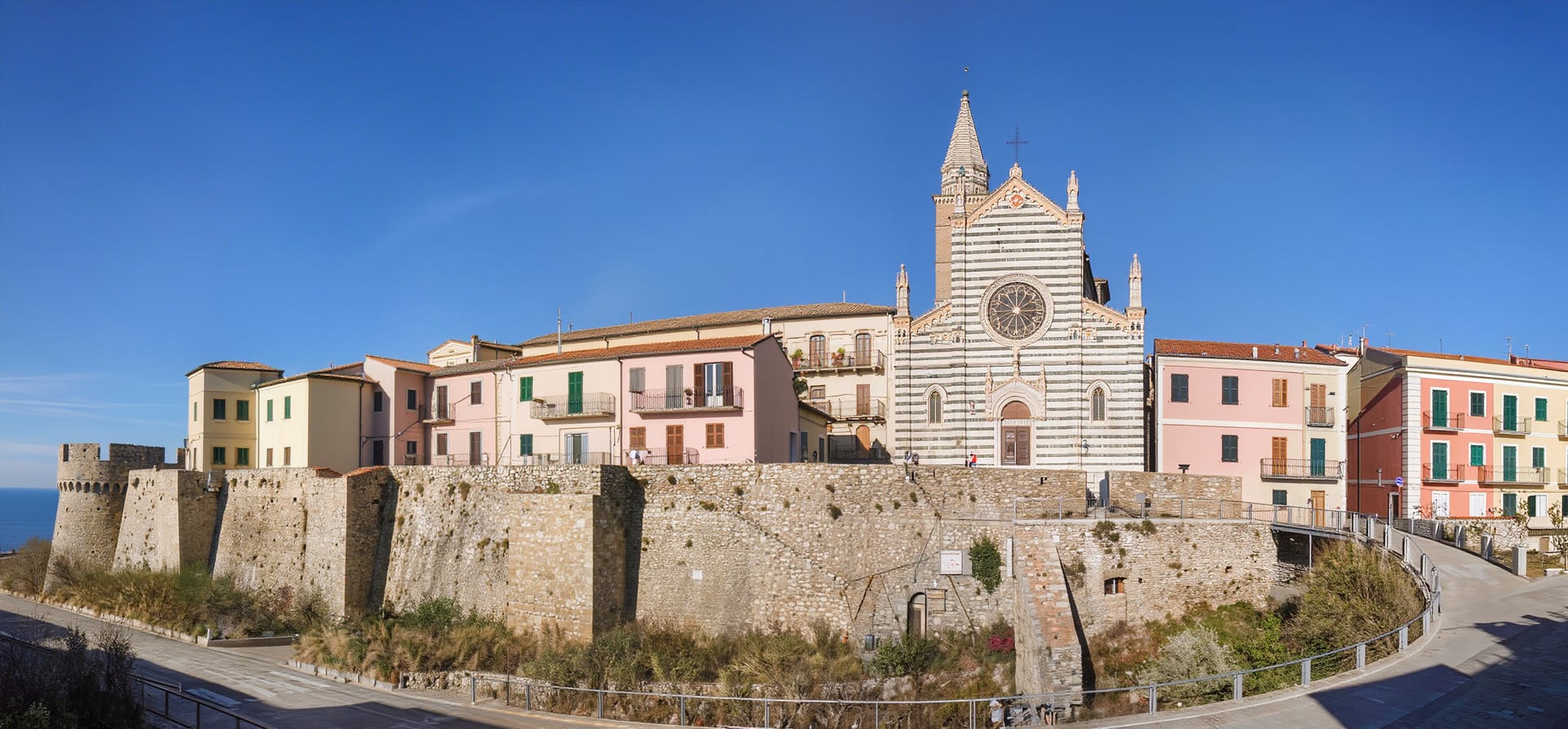 Icons of Italy & the French Riviera - Cruise & Land Journey