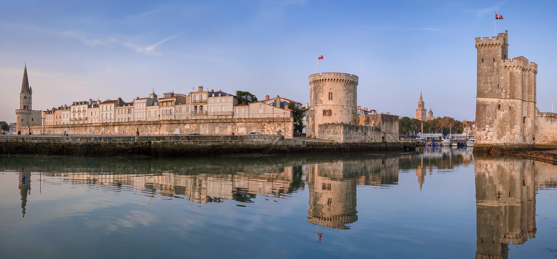 Sparkling Wines & Glimmering Seas
