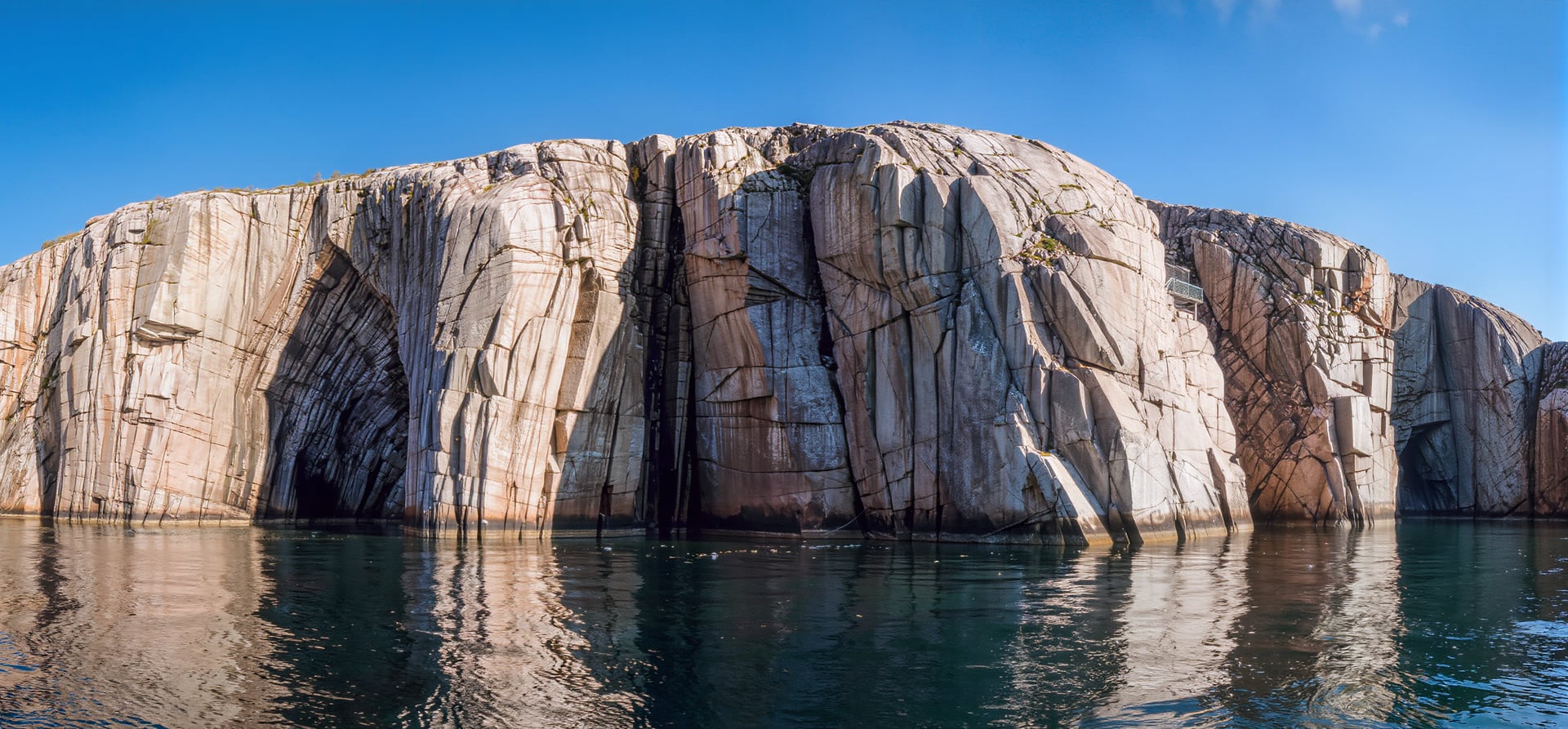 Exploring The Torngat Mountain - Tour R26