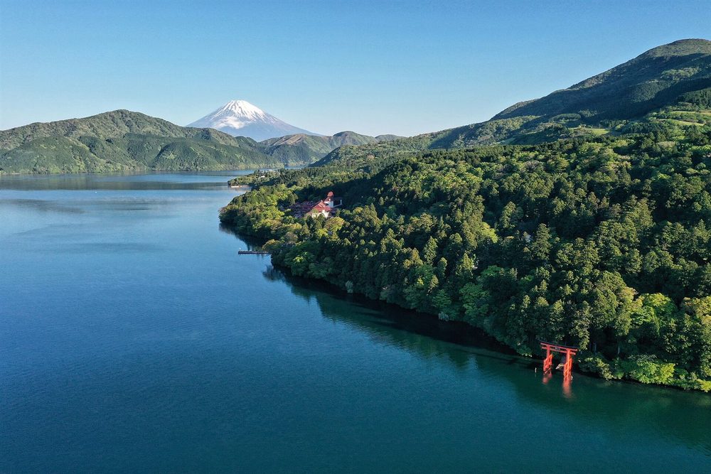 The red torii on Lake Ashi with Mount Fuji behind, Hakone